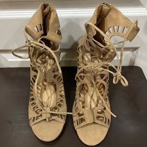 Modern Vice zip back beige heels size 11